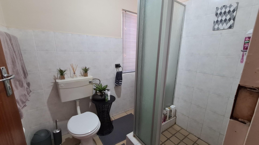 1 Bedroom Property for Sale in Kannoniers Park North West